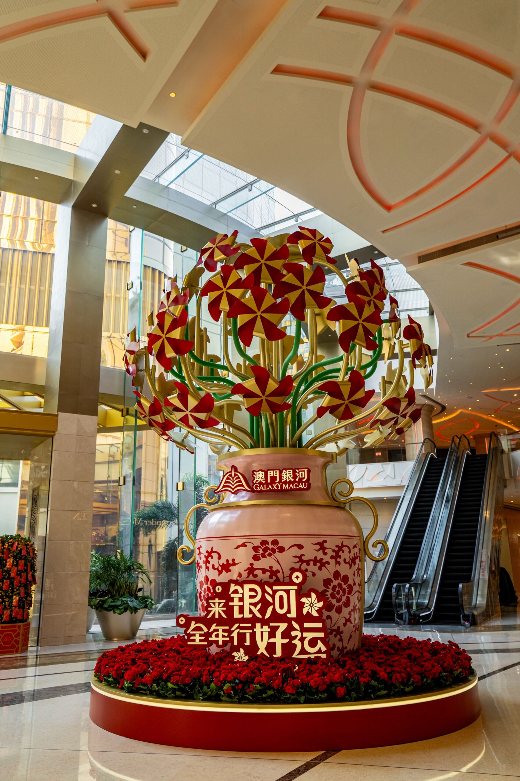今年农历新年,来「澳門銀河」转动开运风车,祈求好运和健康,同时于屡获殊荣的豪华度假村享受各种精美礼遇。