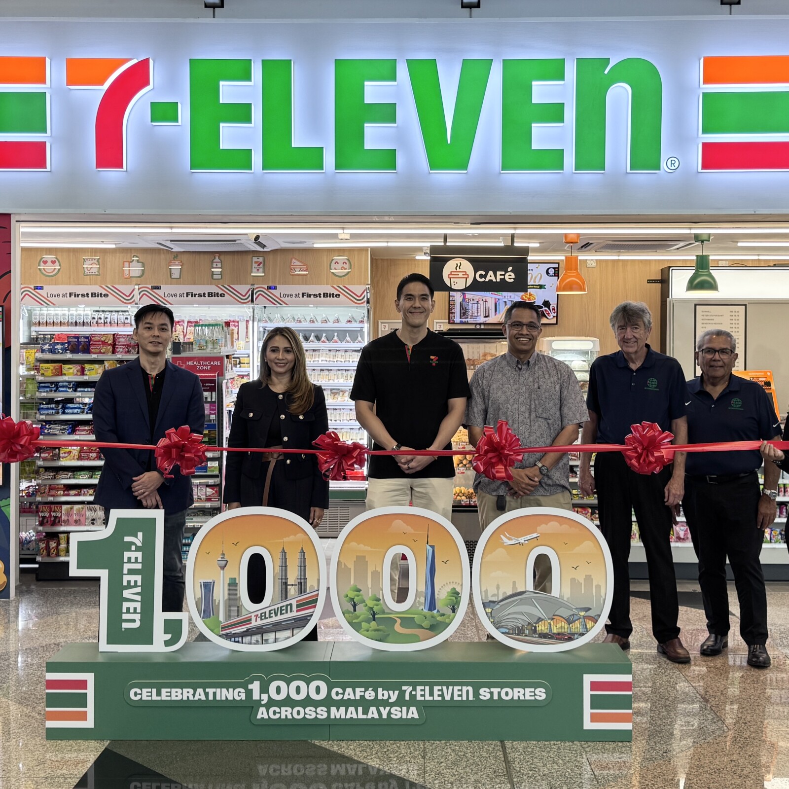 7-Eleven Raikan Pembukaan  CAFé by 7-Eleven Ke-1,000, Perkukuh Kemudahan Pengembara di KLIA